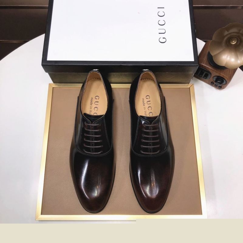 G*u*i leather shoes